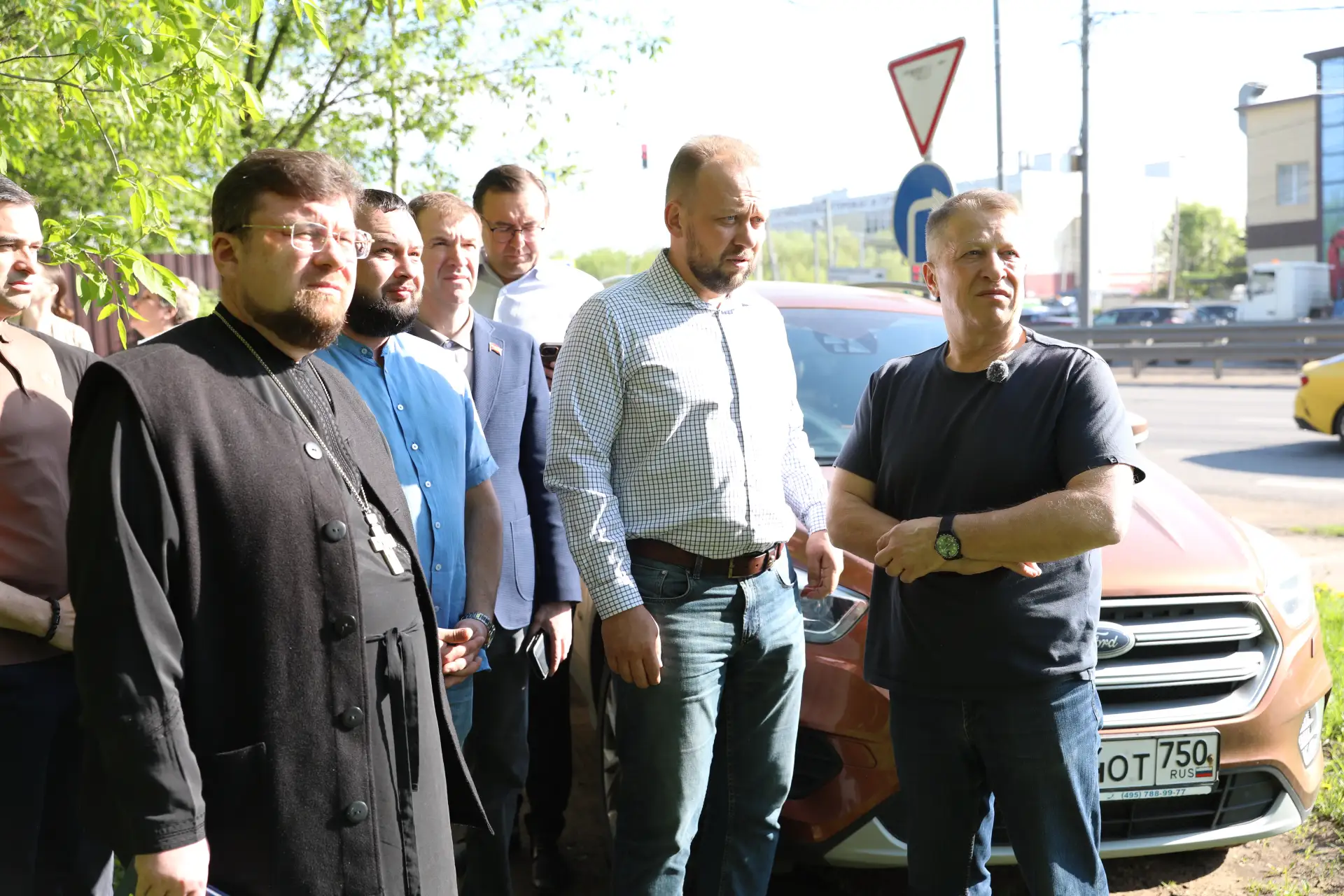 Утро началось с рабочего объезда города Утро началось с рабочего объезда города