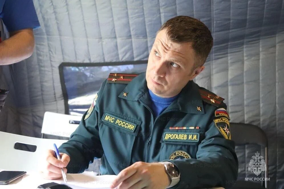 Спасатели и добровольцы объединили усилия в учениях по поиску утонувших на озере Сенеж Спасатели и добровольцы объединили усилия в учениях по поиску утонувших на озере Сенеж