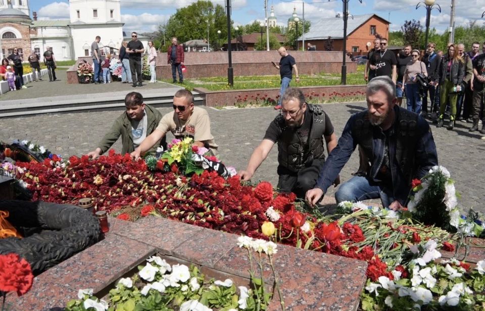 У подножия Соборной горы состоялось традиционное открытие мотосезона Серпуховским отделением Международного мотоклуба «Ночные волки МС» У подножия Соборной горы состоялось традиционное открытие мотосезона Серпуховским отделением Международного мотоклуба «Ночные волки МС»