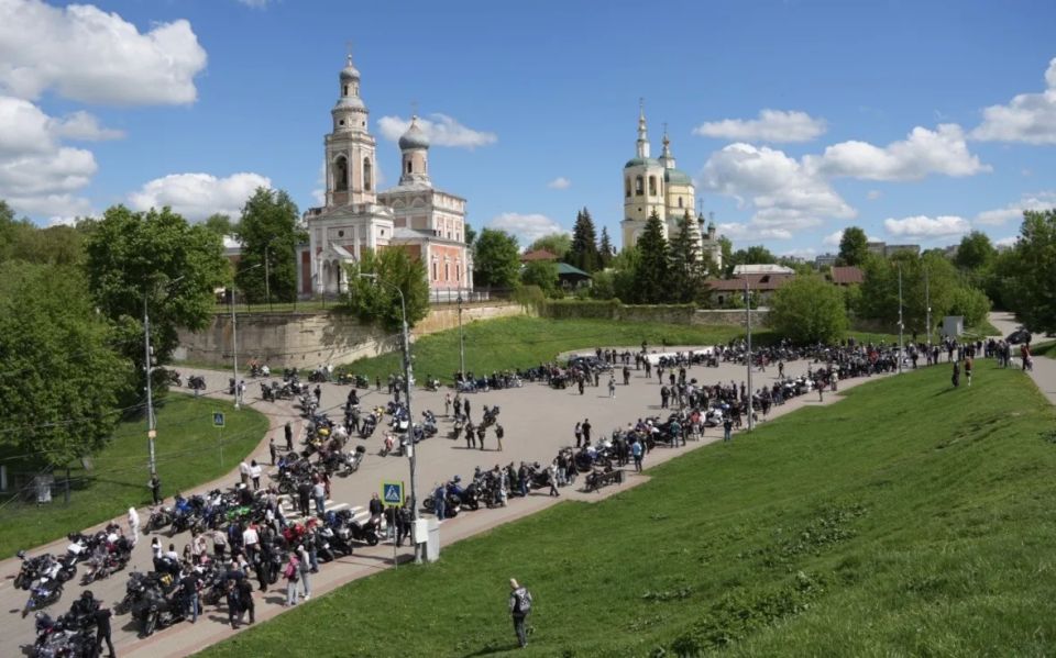 У подножия Соборной горы состоялось традиционное открытие мотосезона Серпуховским отделением Международного мотоклуба «Ночные волки МС» У подножия Соборной горы состоялось традиционное открытие мотосезона Серпуховским отделением Международного мотоклуба «Ночные волки МС»
