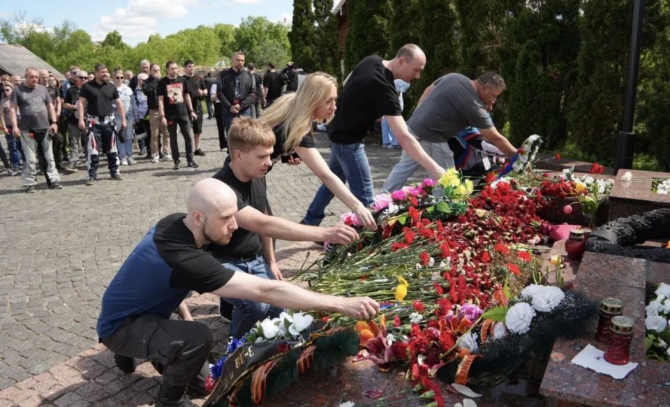 У подножия Соборной горы состоялось традиционное открытие мотосезона Серпуховским отделением Международного мотоклуба «Ночные волки МС»