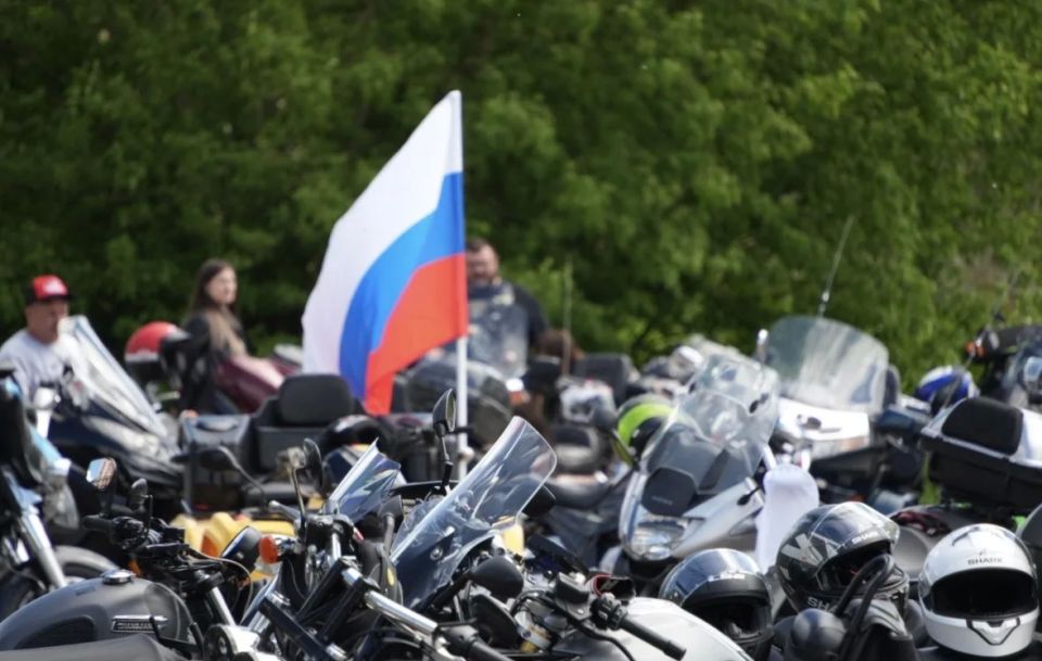 У подножия Соборной горы состоялось традиционное открытие мотосезона Серпуховским отделением Международного мотоклуба «Ночные волки МС» У подножия Соборной горы состоялось традиционное открытие мотосезона Серпуховским отделением Международного мотоклуба «Ночные волки МС»
