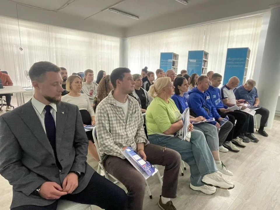СТУПИНО. Встретился с коллективом местного отделения «Молодой Гвардии» и жителями городского округа Ступино СТУПИНО. Встретился с коллективом местного отделения «Молодой Гвардии» и жителями городского округа Ступино