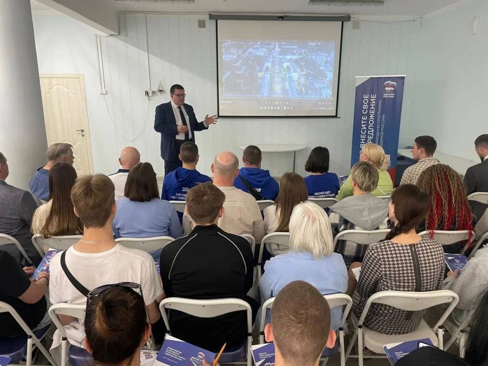 СТУПИНО. Встретился с коллективом местного отделения «Молодой Гвардии» и жителями городского округа Ступино СТУПИНО. Встретился с коллективом местного отделения «Молодой Гвардии» и жителями городского округа Ступино