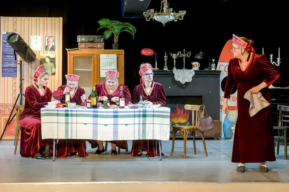 Спектакль «Баба Шанель» покорил зрителей Подольска Спектакль «Баба Шанель» покорил зрителей Подольска