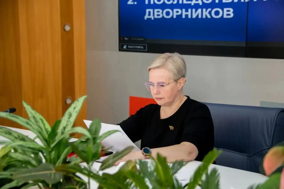 Татьяна Витушева: Вопрос содержания территорий в летний период и, в особенности, контейнерных площадок обсудили сегодня на еженедельном совещании Правительства Московской области под руководством Губернатора Андрея Воробьёва Татьяна Витушева: Вопрос содержания территорий в летний период и, в особенности, контейнерных площадок обсудили сегодня на еженедельном совещании Правительства Московской области под руководством Губернатора Андрея Воробьёва