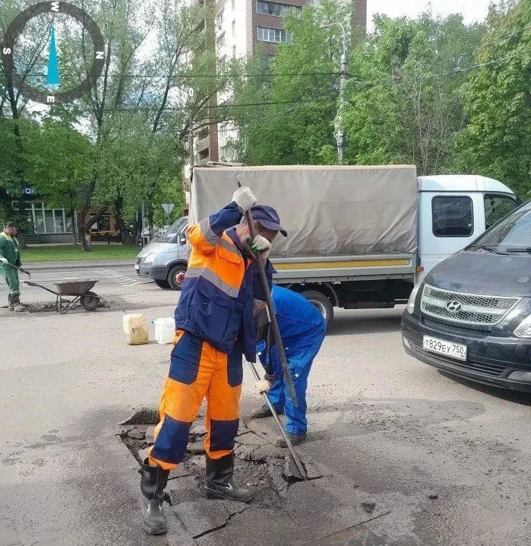 Ремонт дорог: в Долгопрудном ликвидируют ямы и укладывают новый асфальт Ремонт дорог: в Долгопрудном ликвидируют ямы и укладывают новый асфальт