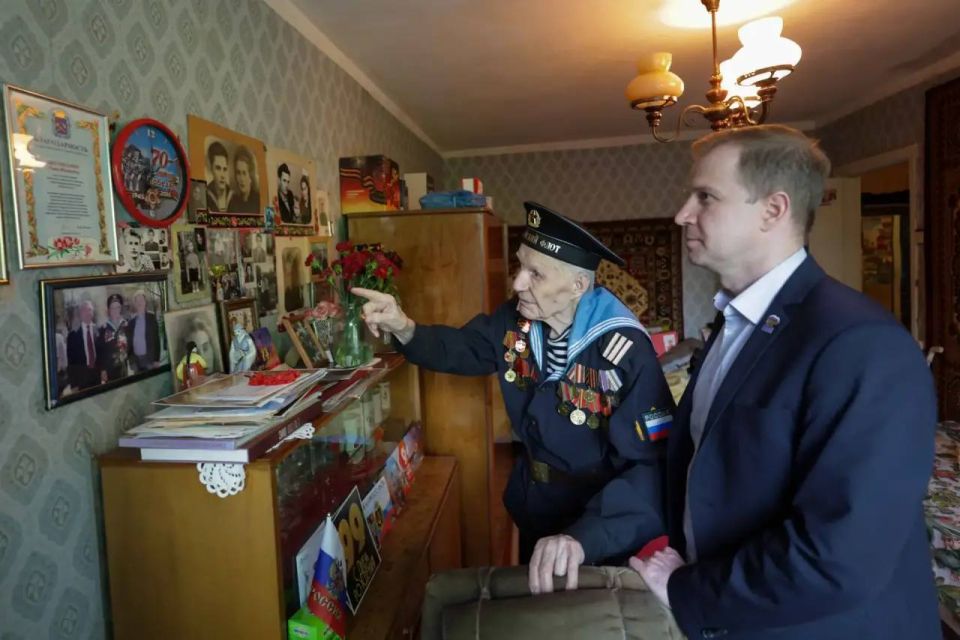 В Подольске в День Балтийского флота с праздником поздравили ветерана Ивана Шестопалова В Подольске в День Балтийского флота с праздником поздравили ветерана Ивана Шестопалова