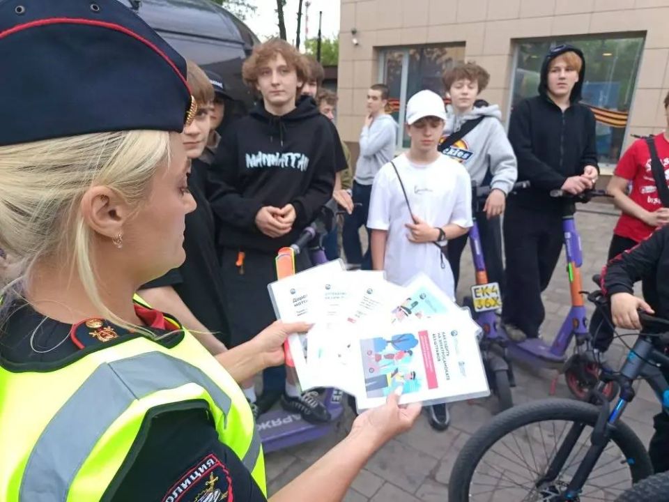 В рамках раунда «Безопасная мобильность» улицы Домодедово патрулировали совместные экипажи: автоинспекторы и сотрудники отдела полиции по делам несовершеннолетних В рамках раунда «Безопасная мобильность» улицы Домодедово патрулировали совместные экипажи: автоинспекторы и сотрудники отдела полиции по делам несовершеннолетних