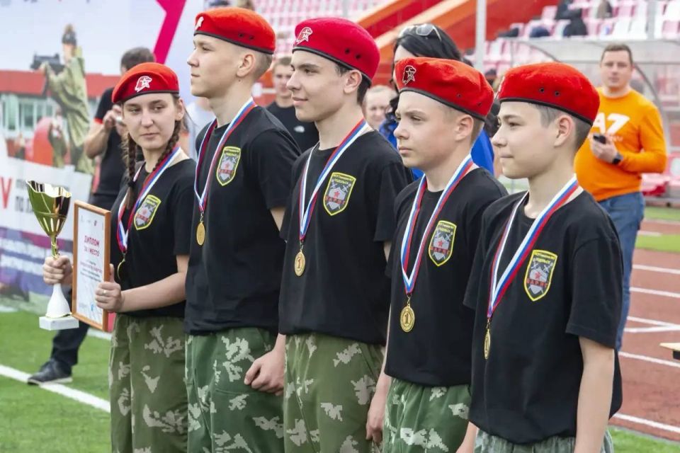 Юные патриоты сразились в спортивном лазертаге за Кубок кавалера ордена Мужества Дмитрия Кириллова Юные патриоты сразились в спортивном лазертаге за Кубок кавалера ордена Мужества Дмитрия Кириллова