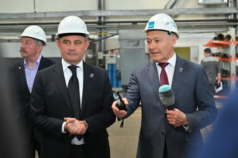 Посетил цехи 345-го механического завода в Балашихе Посетил цехи 345-го механического завода в Балашихе