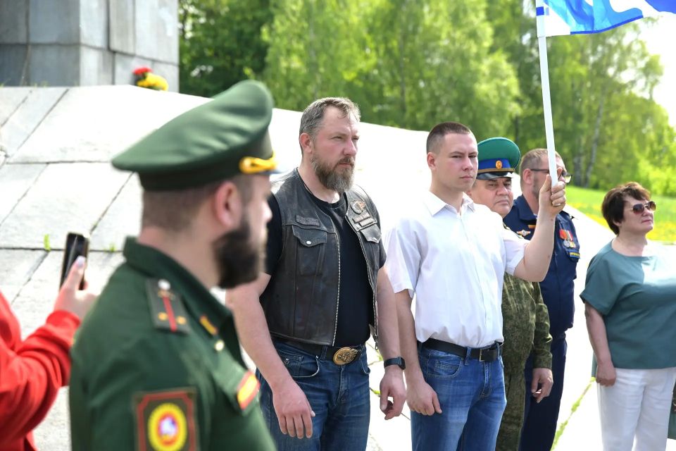 К нам в округ уже в третий раз приезжают участники СВО, их родные и волонтёры из других городов К нам в округ уже в третий раз приезжают участники СВО, их родные и волонтёры из других городов