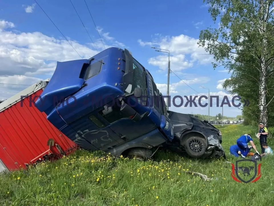 Девять машин, в том числе грузовик, столкнулись в Московской области — среди пострадавших маленький ребенок Девять машин, в том числе грузовик, столкнулись в Московской области — среди пострадавших маленький ребенок