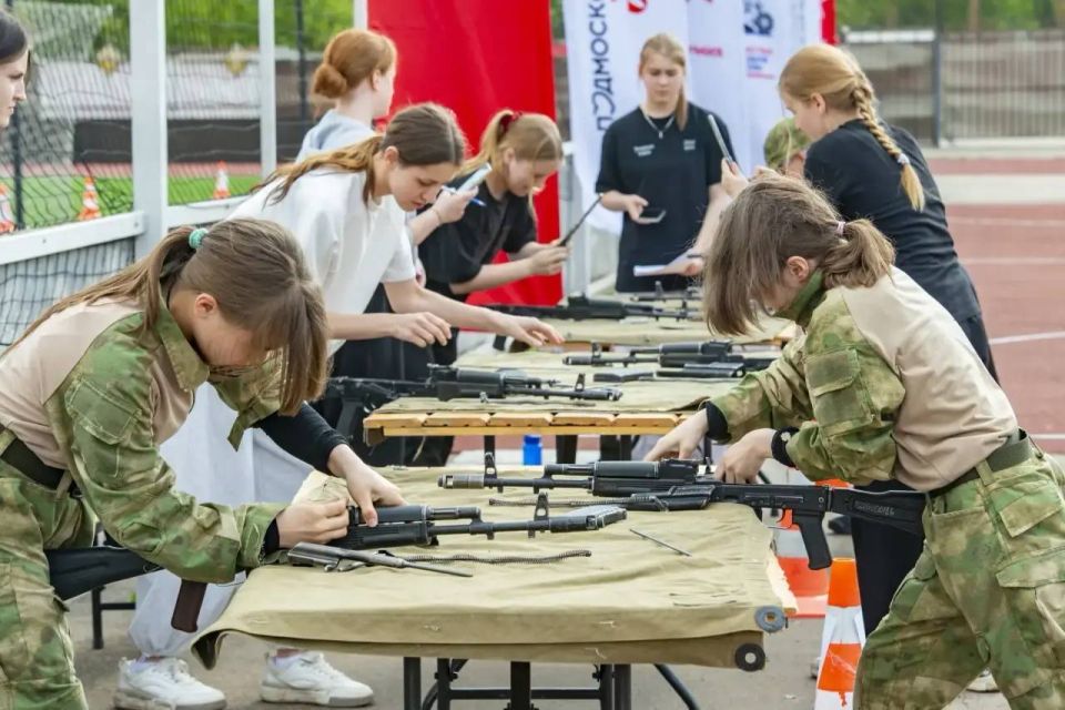 Юные патриоты сразились в спортивном лазертаге за Кубок кавалера ордена Мужества Дмитрия Кириллова Юные патриоты сразились в спортивном лазертаге за Кубок кавалера ордена Мужества Дмитрия Кириллова
