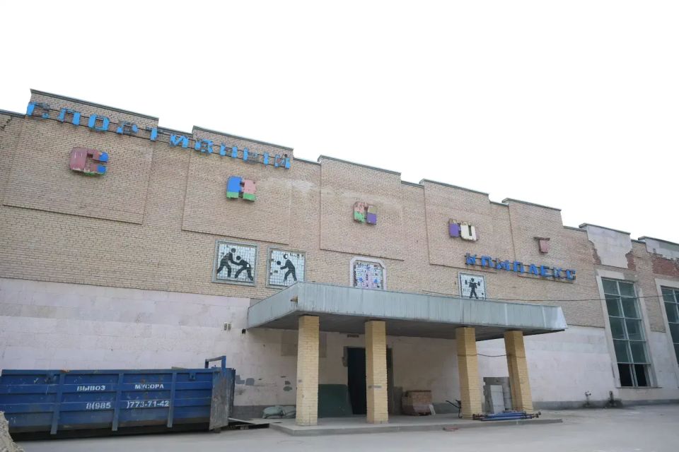 В мкр. Звёздочка полным ходом идет капитальный ремонт спорткомплекса «Салют» по Народной программе партии «Единая Россия»
