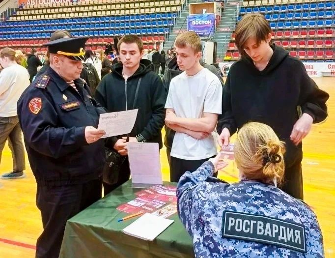 Росгвардейцы провели профориентационную встречу со студентами в Подмосковье Росгвардейцы провели профориентационную встречу со студентами в Подмосковье