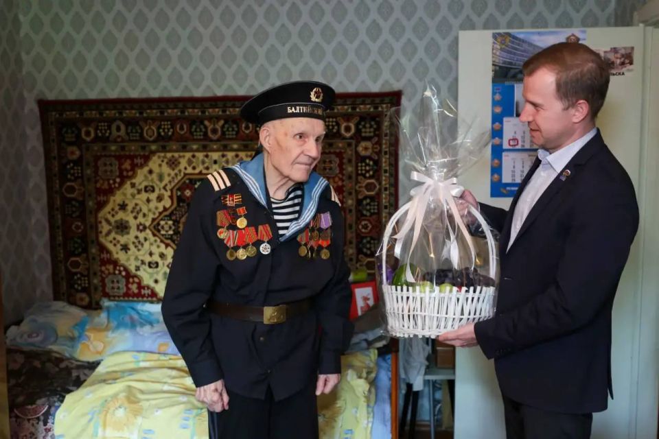 В Подольске в День Балтийского флота с праздником поздравили ветерана Ивана Шестопалова