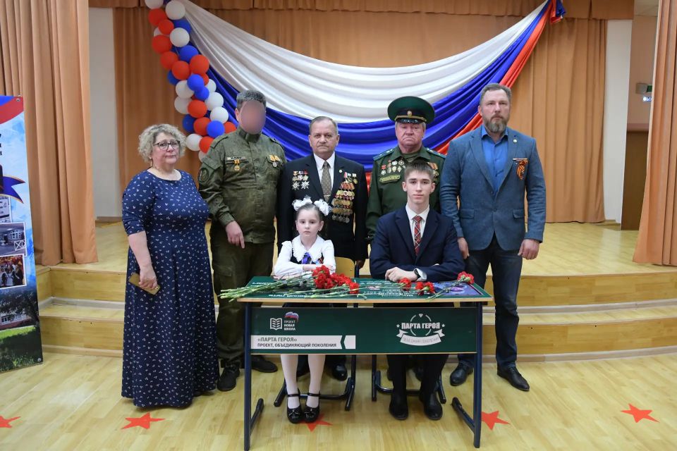 В Дмитровской школе №9 открыли третью «Парту героя» В Дмитровской школе №9 открыли третью «Парту героя»