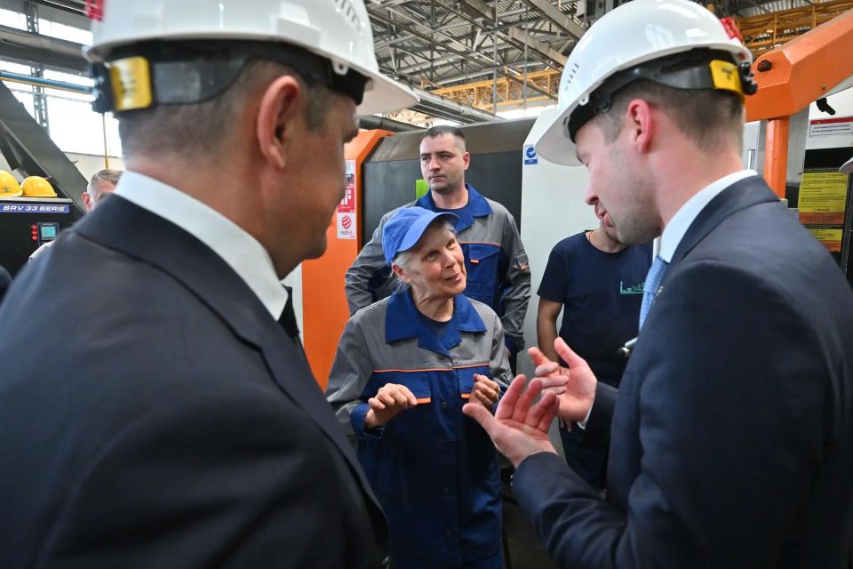 Посетил цехи 345-го механического завода в Балашихе Посетил цехи 345-го механического завода в Балашихе