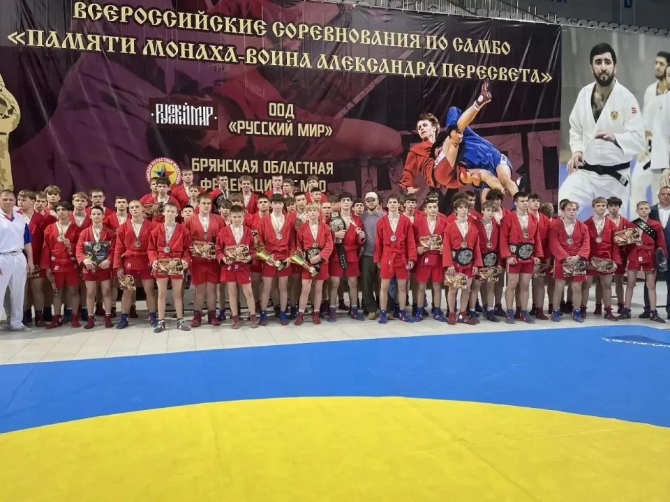 В эти выходные в Брянске прошли Всероссийские соревнования памяти монаха-война Александра Пересвета по самбо среди юношей 14-16 лет