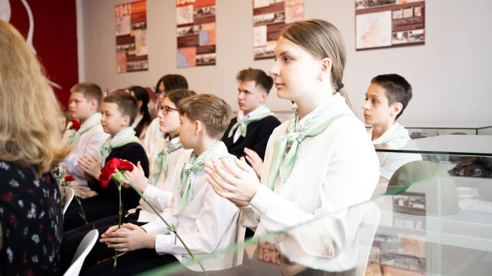 Владимир Волков: В Лингвистической школе открыли парту в честь Героя Советского Союза Петра Михайловича Вострухина Владимир Волков: В Лингвистической школе открыли парту в честь Героя Советского Союза Петра Михайловича Вострухина