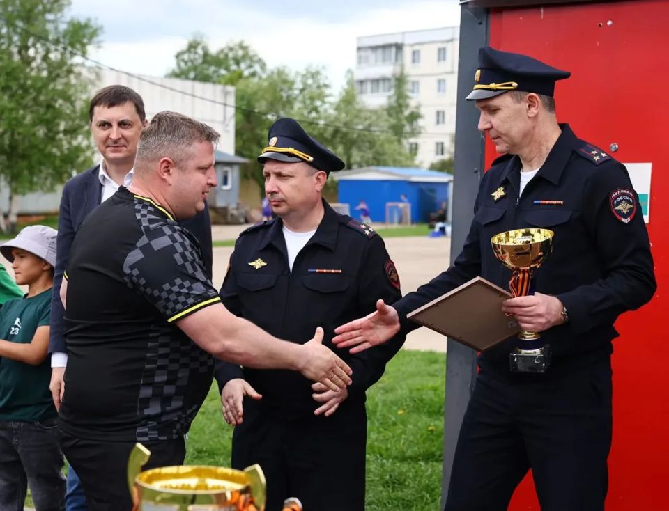В Рузе прошёл турнир по футболу с участием полицейских, посвященный 81-й годовщине Победы в Великой Отечественной войне В Рузе прошёл турнир по футболу с участием полицейских, посвященный 81-й годовщине Победы в Великой Отечественной войне