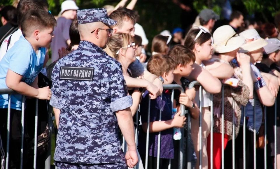 Росгвардейцы обеспечили безопасность показательного выступления команды по мотофристайлу FMX13 в Подмосковье Росгвардейцы обеспечили безопасность показательного выступления команды по мотофристайлу FMX13 в Подмосковье