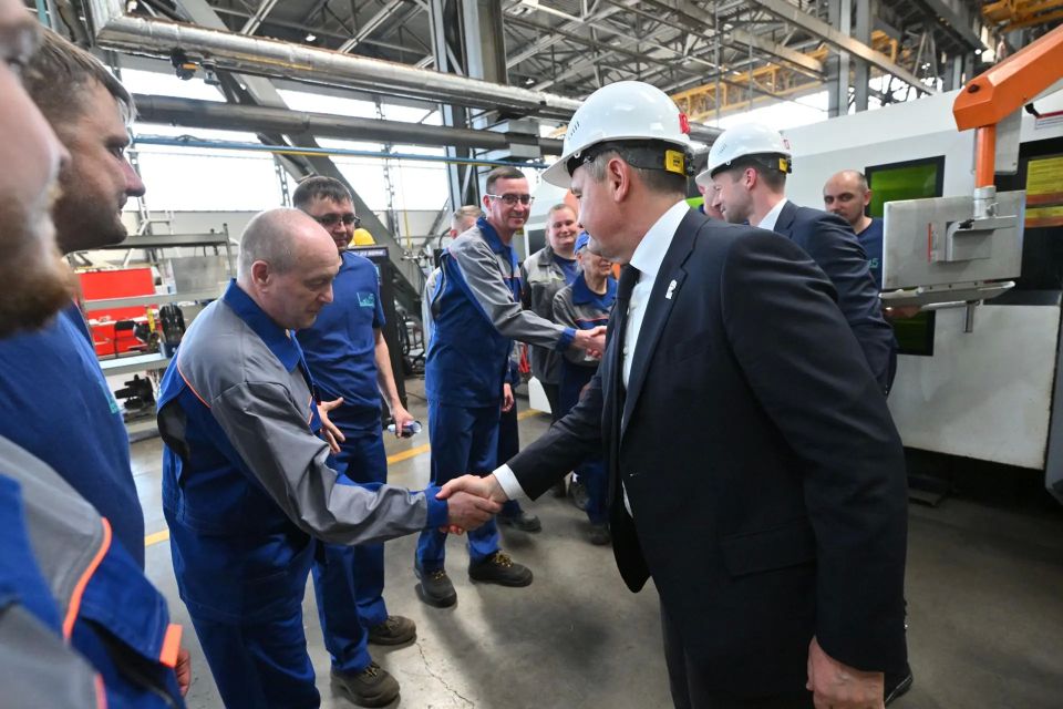 Посетил цехи 345-го механического завода в Балашихе Посетил цехи 345-го механического завода в Балашихе