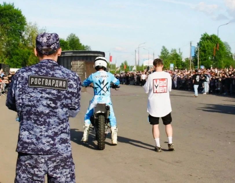 Росгвардейцы обеспечили безопасность показательного выступления команды по мотофристайлу FMX13 в Подмосковье Росгвардейцы обеспечили безопасность показательного выступления команды по мотофристайлу FMX13 в Подмосковье