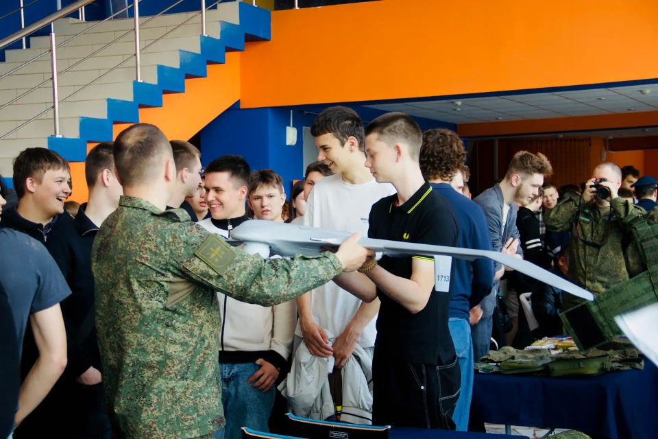 В Молодежном центре «Горизонт» состоялся традиционный День призывника, посвященный службе в рядах Вооруженных сил Российской Федерации В Молодежном центре «Горизонт» состоялся традиционный День призывника, посвященный службе в рядах Вооруженных сил Российской Федерации