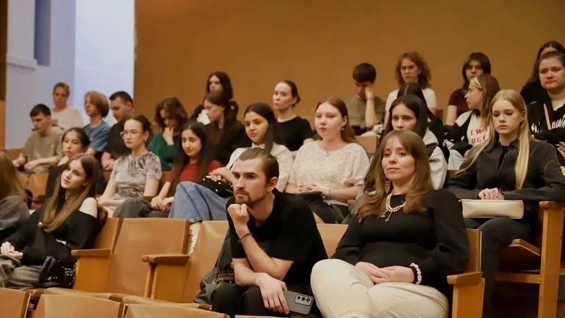 Студенты Солнечногорска встретились с продюсером Георгием Рюминым Студенты Солнечногорска встретились с продюсером Георгием Рюминым