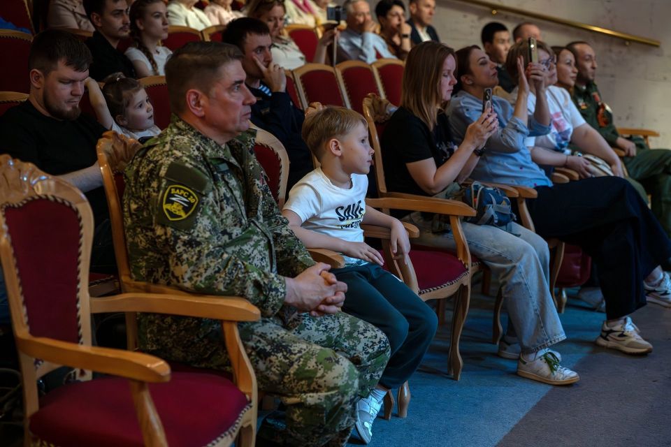 Сквозь призму СВО: ветераны спецоперации представили своё творчество в Долгопрудном