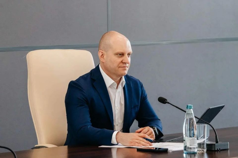 Максим Красноцветов: Сегодня под председательством Андрея Воробьёва прошло еженедельное совещание