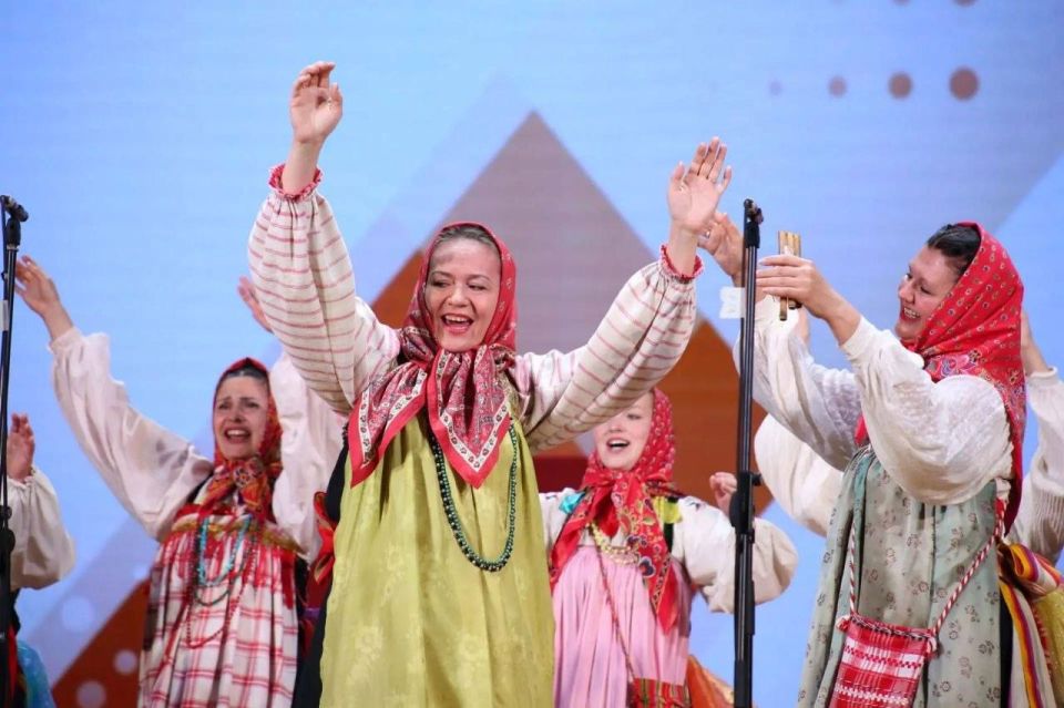 Народный фольклорно-этнографический ансамбль «Истоки» вошёл в число лауреатов отборочного этапа Всероссийского фестиваля любительских творческих коллективов ЦФО Народный фольклорно-этнографический ансамбль «Истоки» вошёл в число лауреатов отборочного этапа Всероссийского фестиваля любительских творческих коллективов ЦФО
