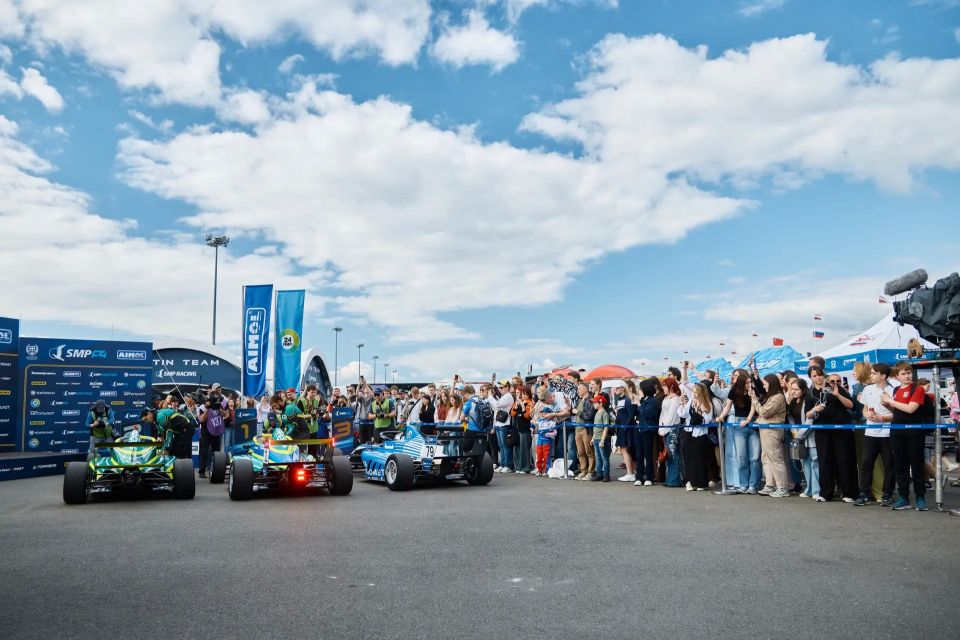 Четыре гонки – четыре победителя: первый этап SMP Formula 4 взорвал Moscow Raceway! Четыре гонки – четыре победителя: первый этап SMP Formula 4 взорвал Moscow Raceway!