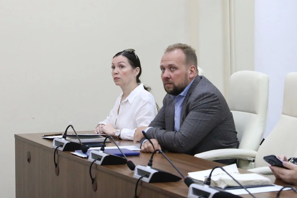 Оперативное совещание в Долгопрудном: ремонт домов и итоги волонтёрского года Оперативное совещание в Долгопрудном: ремонт домов и итоги волонтёрского года