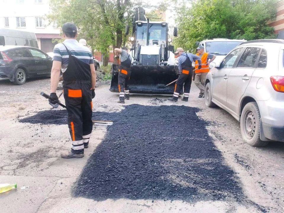 Сегодня, 19 мая, сотрудники предприятия «Автобытдор» проведут ямочный ремонт на дорогах и дворовых территориях по следующим адресам: Сегодня, 19 мая, сотрудники предприятия «Автобытдор» проведут ямочный ремонт на дорогах и дворовых территориях по следующим адресам: