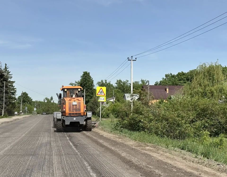 В Городском округе Коломна начался ремонт участка региональной дороги «Егорьевск – М-5 «Урал» - Старое Бобренево»: подрядчик приводит в порядок улицу Николая Птицына в селе Нижнее Хорошово, от Шоссейной улицы до развязки с...
