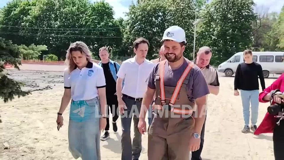 В Стаханове единороссы проверили ход работ по проекту «Земля рекордов»