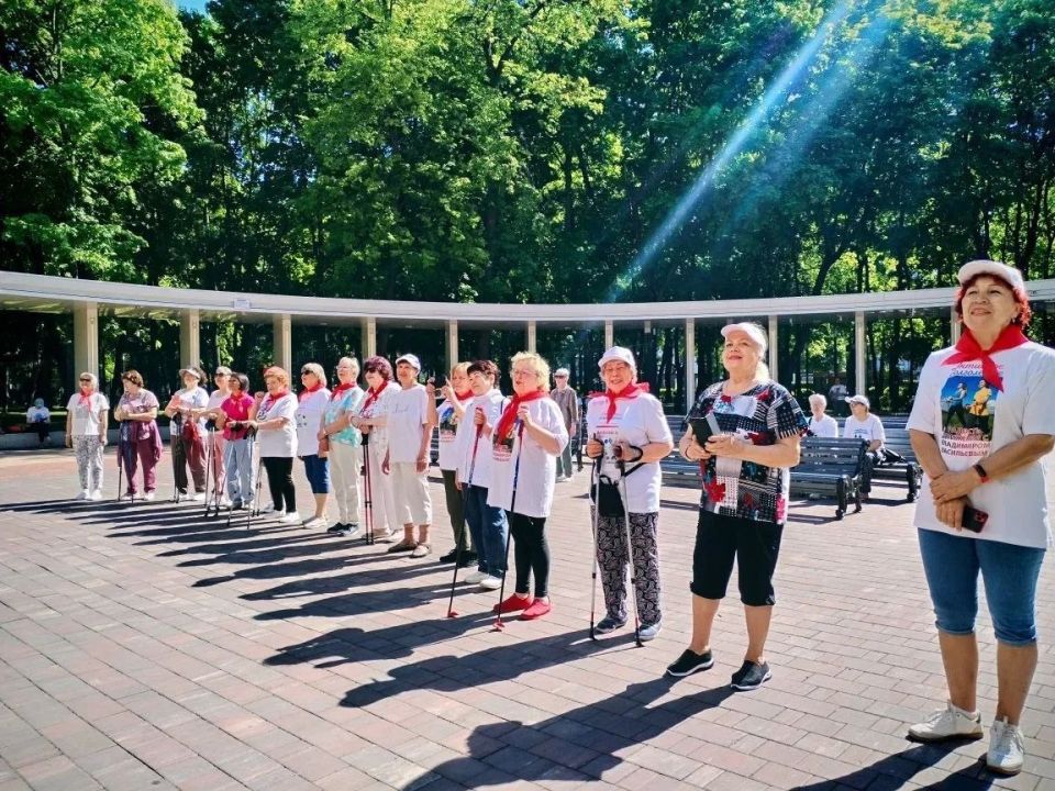 Подольские долголеты показали театрализованное представление ко Дню пионерии в парке им. В. Талалихина Подольские долголеты показали театрализованное представление ко Дню пионерии в парке им. В. Талалихина