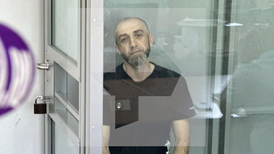 Суд продлил арест Артуру Давыдову — одному из "решал", напавшему на корреспондента "Известий" Алексея Полторанина