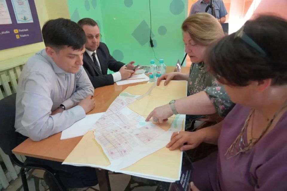 Сегодня с командой администрации работали в поселке Богородское в формате «Выездной администрации» Сегодня с командой администрации работали в поселке Богородское в формате «Выездной администрации»