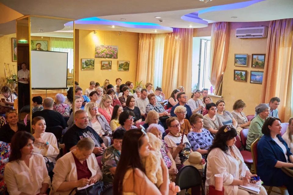 Михаил Собакин: В ДК «Дружба» состоялась тематическая встреча в формате «Выездной администрации» по вопросам здравоохранения Михаил Собакин: В ДК «Дружба» состоялась тематическая встреча в формате «Выездной администрации» по вопросам здравоохранения