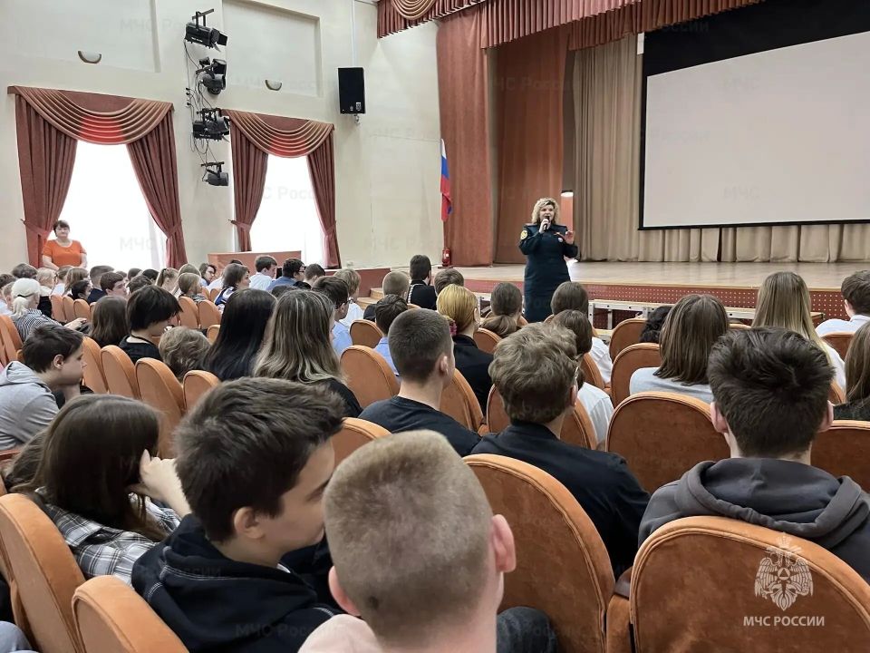Урок пожарной безопасности прошел в 22 школе поселка Дубовая Роща Урок пожарной безопасности прошел в 22 школе поселка Дубовая Роща