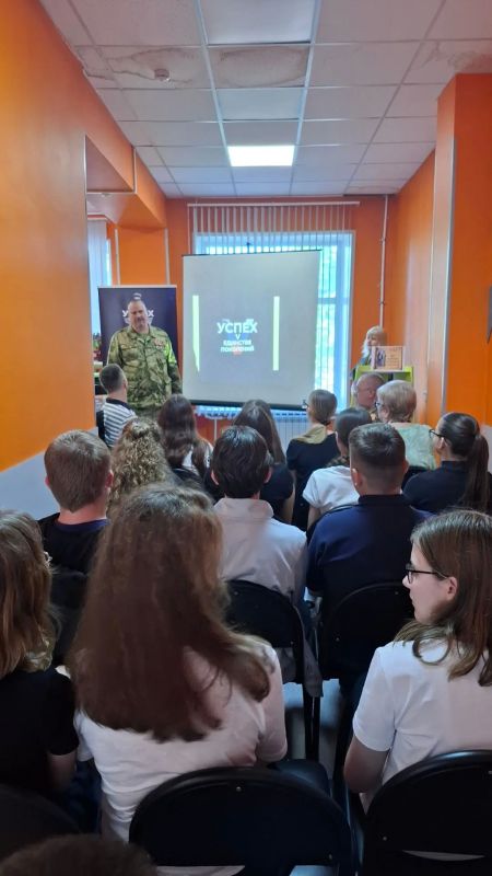 В Воскресенской городской библиотеке № 3 прошла литературно - творческая мастерская «Путешествие в страну славянской азбуки», посвященная Дню славянской письменности и культуры, который мы отметим 24 мая В Воскресенской городской библиотеке № 3 прошла литературно - творческая мастерская «Путешествие в страну славянской азбуки», посвященная Дню славянской письменности и культуры, который мы отметим 24 мая