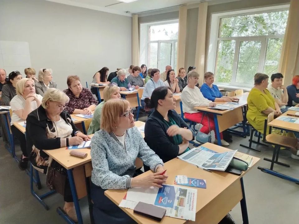 ЛИПИЦЫ. В Липицкой школе встретился с коллективом и жителями городского округа Серпухов ЛИПИЦЫ. В Липицкой школе встретился с коллективом и жителями городского округа Серпухов