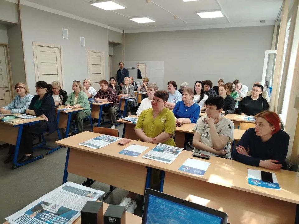 ЛИПИЦЫ. В Липицкой школе встретился с коллективом и жителями городского округа Серпухов ЛИПИЦЫ. В Липицкой школе встретился с коллективом и жителями городского округа Серпухов
