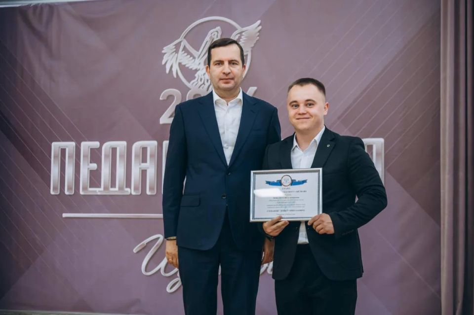 «Педагог года»: Андрей Булгаков поздравил лучших воспитателей и наставников «Педагог года»: Андрей Булгаков поздравил лучших воспитателей и наставников