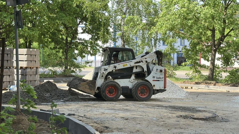 Продолжается комплексное благоустройство дворов на улицах Богданова, Щорса и Победы в Ивантеевке Продолжается комплексное благоустройство дворов на улицах Богданова, Щорса и Победы в Ивантеевке
