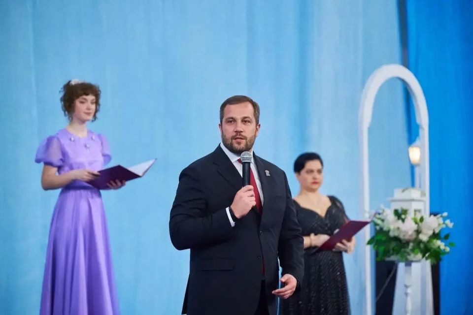 Михаил Собакин: С большим удовольствием приветствовал участников и гостей II-го муниципального весеннего кадетского бала
